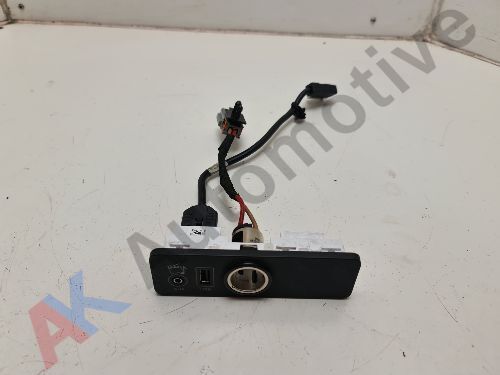 JAGUAR XF RANGE ROVER - POWER OUTLET AUX USB MEDIA INPUT PANEL