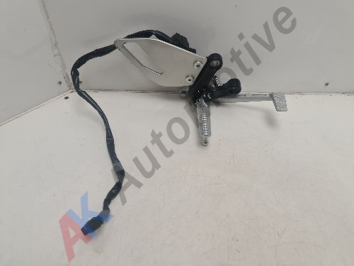 Yamaha XSR 900 2022~On - 211 Miles - Right Footrest Hanger Peg & Brake Lever