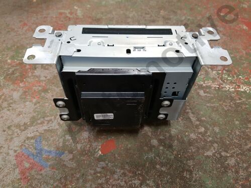 LAND ROVER FREELANDER 2 - STEREO CD PLAYER RADIO HEAD UNIT