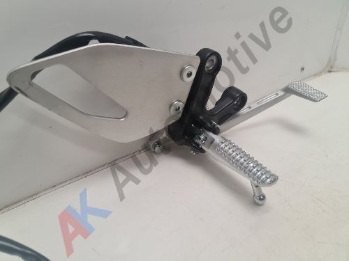 Yamaha XSR 900 2022~On - 211 Miles - Right Footrest Hanger Peg & Brake Lever
