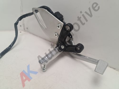Yamaha XSR 900 2022~On - 211 Miles - Right Footrest Hanger Peg & Brake Lever