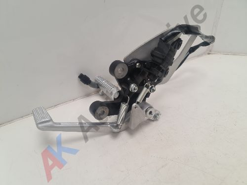 Yamaha XSR 900 2022~On - 211 Miles - Right Footrest Hanger Peg & Brake Lever